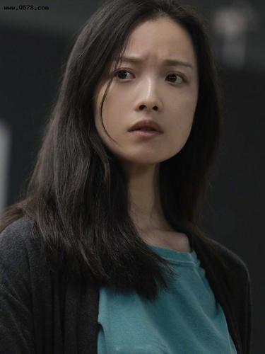 倪妮素颜出镜,排练话剧,衣品超级赞