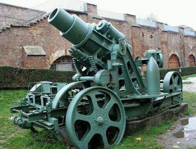 没落帝国的要塞毁灭器,斯柯达305毫米榴弹炮,一炮一个