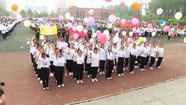 焦作工贸职业学院春季田径运动会开幕丨创意入场式,酷