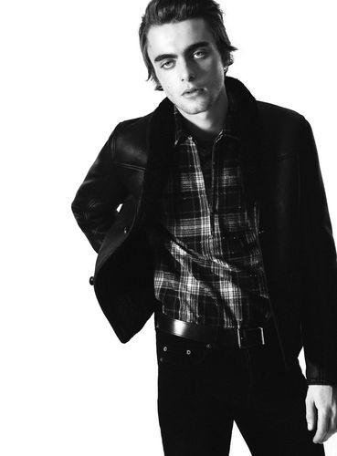 oasis 主唱 liam 之子 lennon gallagher 成为 saint