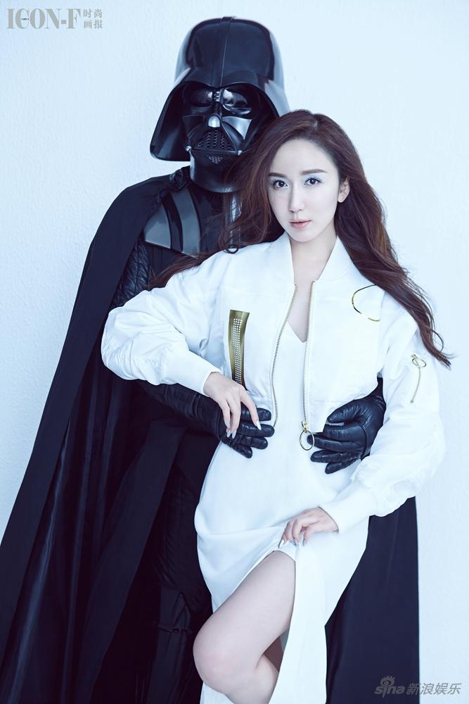 组图:娄艺潇曝未来感时尚大片 "白色女王"气场全开