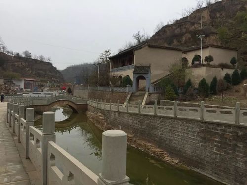 清涧县城→双十路→沿黄公路→清辛二级路→清涧县城) 在沿黄公路和清