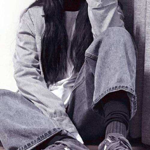 微丧不露脸真人女生头像永远不要因为别人而把自己过得卑微