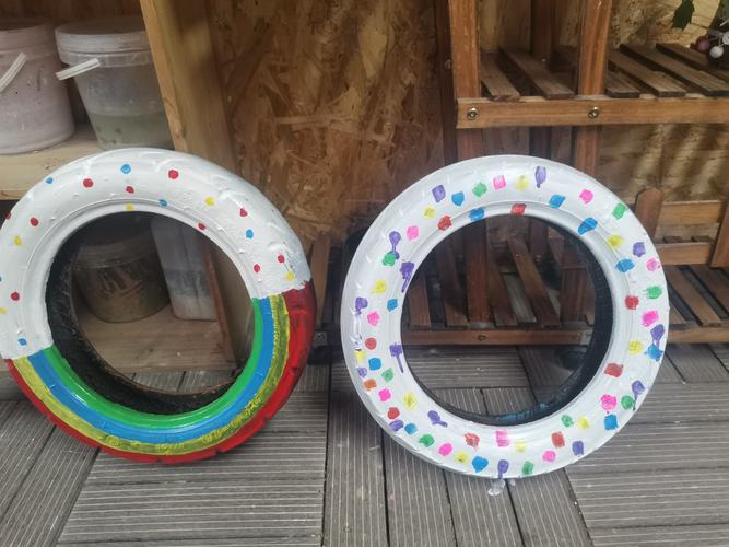 辰山幼儿园教师创意轮胎画