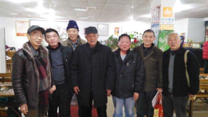 新津,宜宾,夹江谜友留影:左起:喻光明,王志成,黄守信,于包廷,韦汉荣