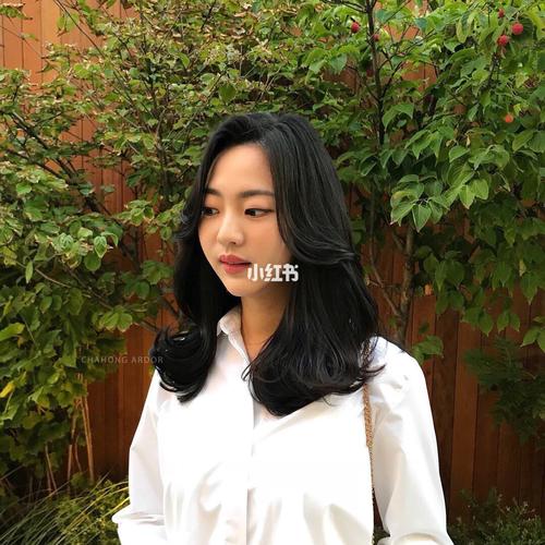不长也不短特别方 便懒仙女打理,大卷显得大气简约不复杂,而且_发型