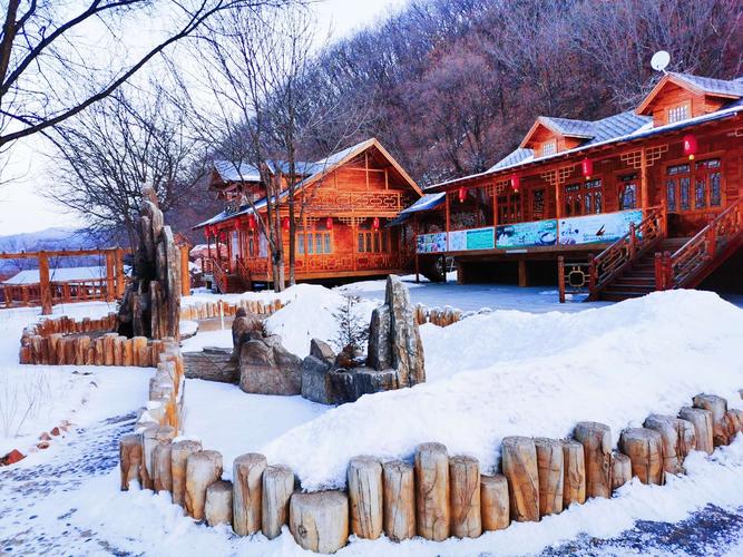 中国-辽宁省企业家考察团一行,参观新宾县参仙谷旅游度假山庄随拍摄.