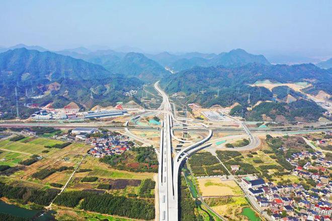 总经理王恒表示,作为浙皖省际断通高速,临建高速建成后,将结束安徽