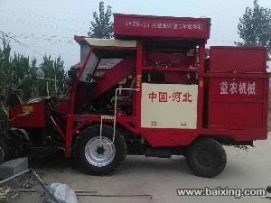 玉米收割机带收草,汽车底牌秸秆打包机一台