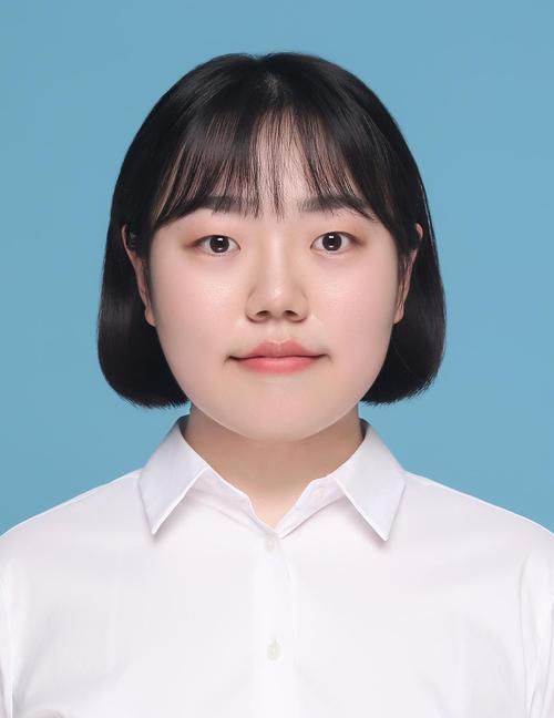 简历用这张证件照是不是显得很老气