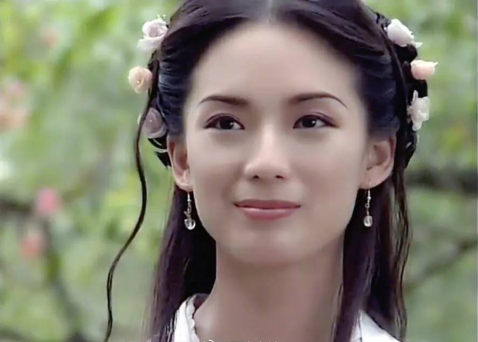 该演员名为郑秀珍,美丽大方,聪颖灵秀,演起哭戏来也是我见犹怜,与