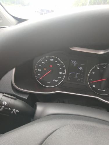 名爵zs出现黄色指示灯是怎么回事,红色的指示灯是手刹没拉,有的说是