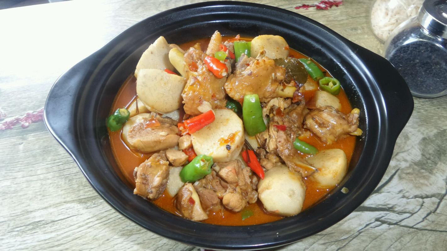 芋头焖鸡的做法
