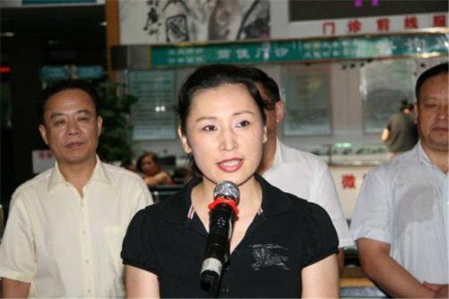 "最美女校长"姜虹:22岁大学任教,49岁成为汕头大学校长