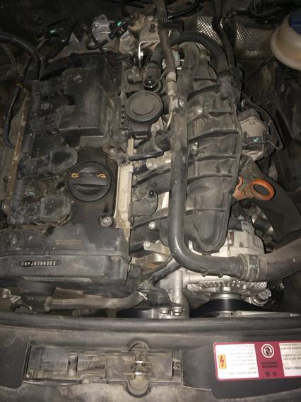 奥迪a6l2.0t的发动机钢印号在哪呀?