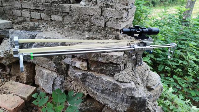 实测初速在150m/″,这个数据在弹弓界达到了天花板.