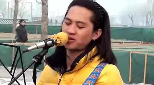 流浪歌手一首《真的爱你》把我唱哭了!