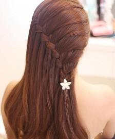 收集   点赞  评论  夏天是个无法披发的季节…分享一组11区发型师