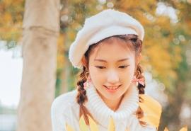 眉清目秀清纯美女户外写真图片桌面壁纸