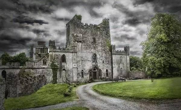 全球十大"恐怖"城堡之一,曾有堆积如山的白骨,现成为热门景点