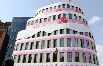 上海外滩现8层"草莓蛋糕楼"(图)