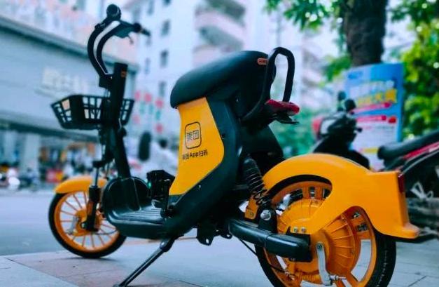 什么情况?博白一辆货车里面居然藏着一辆共享电动车?