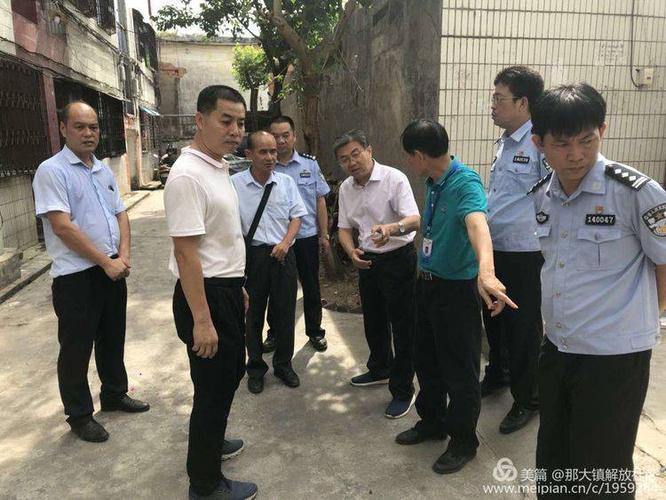 市人大常委会副主任王安仍,市公安局周有武到解放社区开展"一创两建"