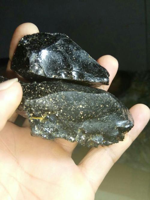 玻璃陨石真与假