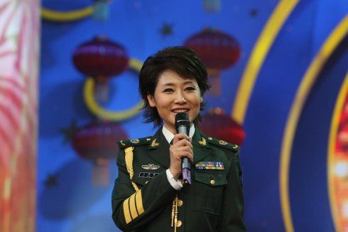 卫晨霞在主持