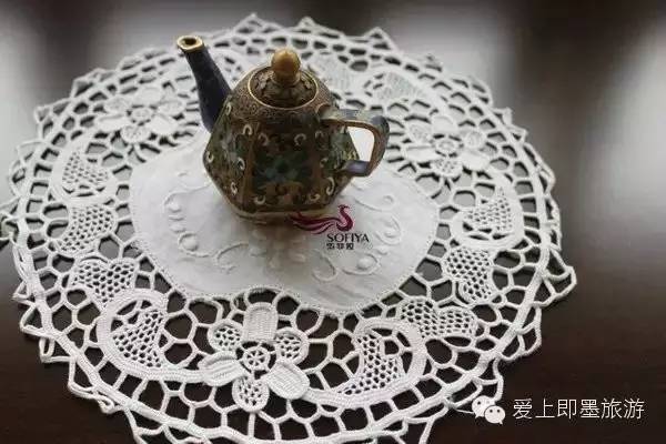 相比大欧村家家制笼的热火朝天,曾以即墨花边闻名的温泉镇宫家村有些