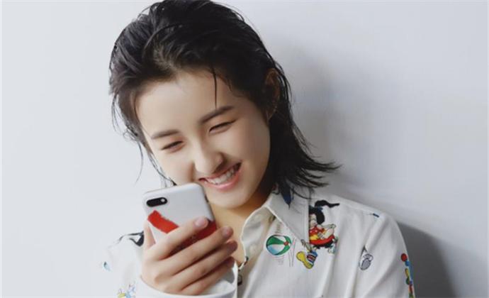 张子枫今年才参加高考,所以并没有被哪个大学录取,而他高中就读于北京