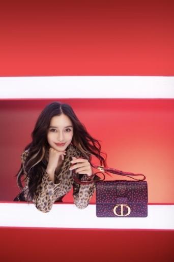 dior迪奥品牌大使杨颖演绎经典mizza豹纹dior迪奥套装和高腰阔腿裤