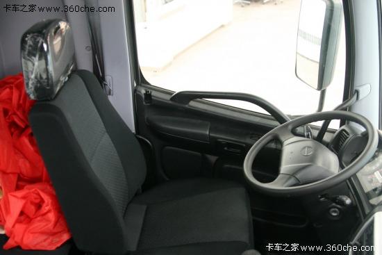 广汽日野700重卡驾驶室体验