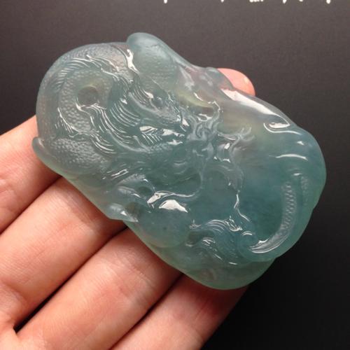 冰种晴蓝底龙牌挂件