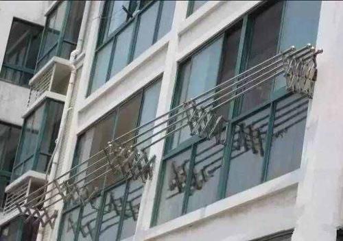 原来阳台晾衣服还能这样晾!再也不怕客厅被遮得阴沉沉