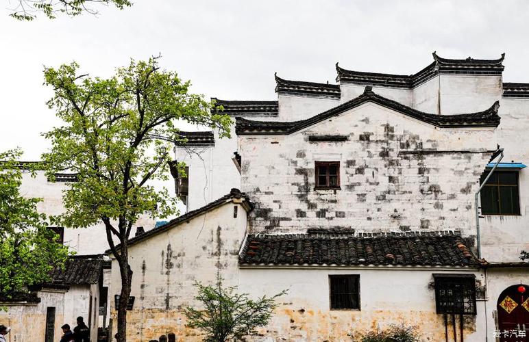远离喧嚣徜徉在古老的徽派建筑群