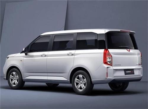 预售5万起五菱宏光plus新增1.5l车型