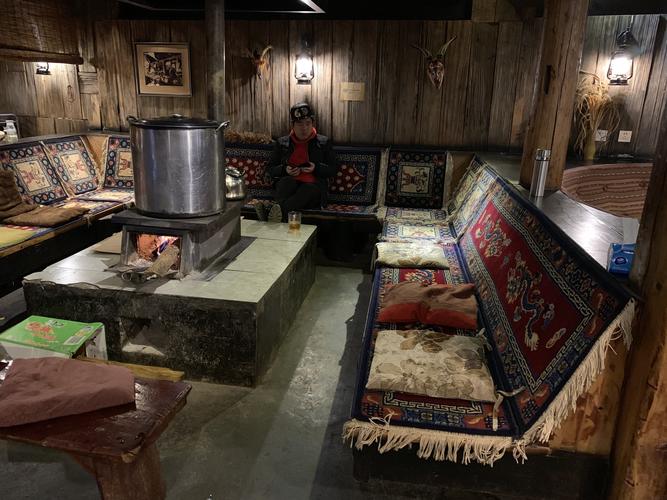 瓦舍音乐火塘文化主题餐厅