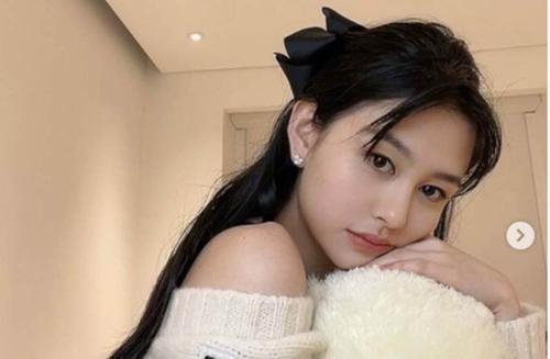 最美星二代沈月,化身赛车辣妹,极品身材不输性感女神妈妈邱淑贞