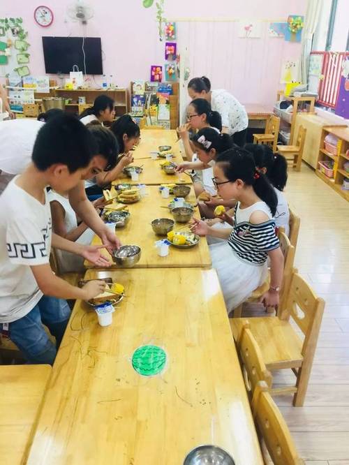 爱德美百家湖幼儿园给孩子们准备了丰盛的早餐   :00,孩子们到达