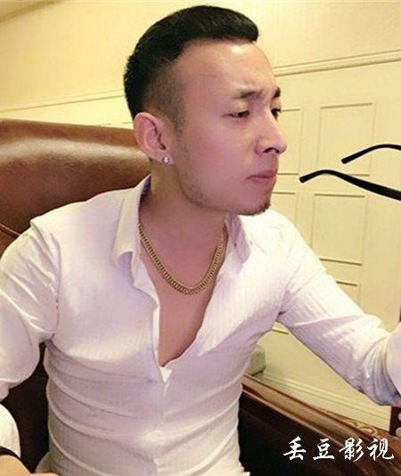 上官带刀放话一个月超过方丈?身后土豪金元宝首次露面