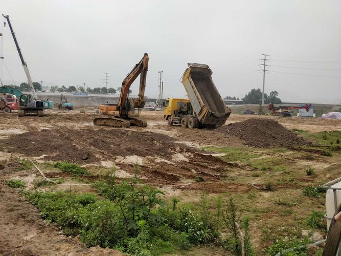 图二:施工区域土方回填