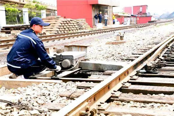 手摇道岔作业手摇与确认流程