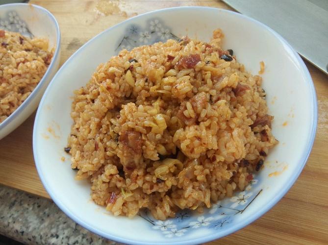 简易老干妈火腿炒饭