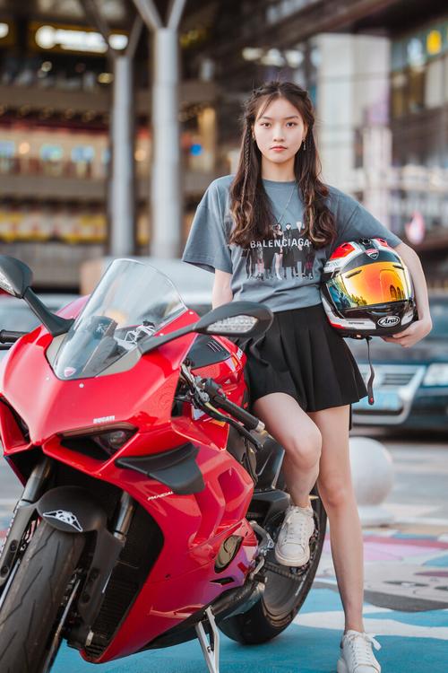 机车女孩腿长一米八不得不说真的很帅索尼a6000适马5614