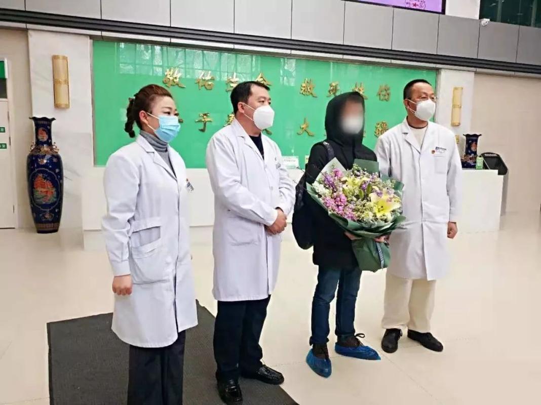2月6日,经佳木斯市传染病医院医护人员精心诊治和护理,佳木斯市首例
