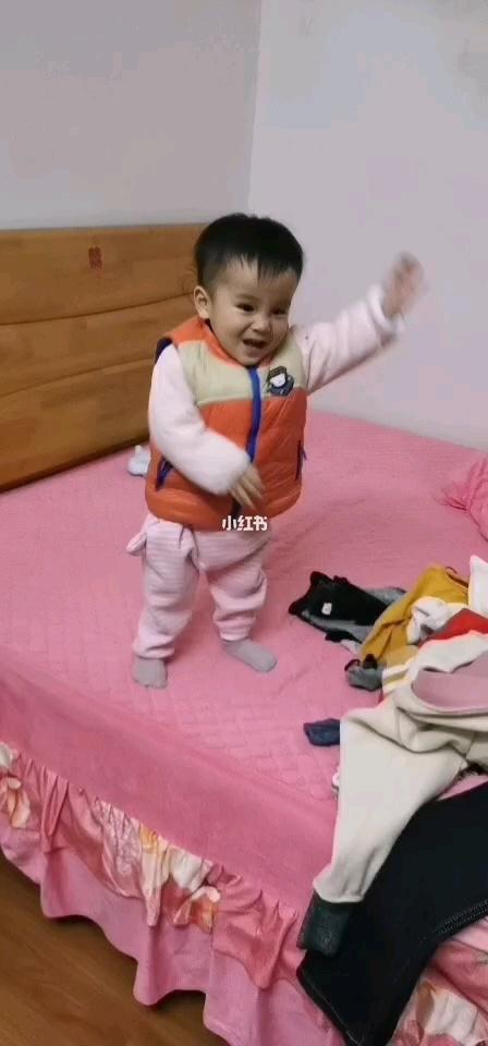 小屁孩跳舞了_跳舞_母婴_萌娃