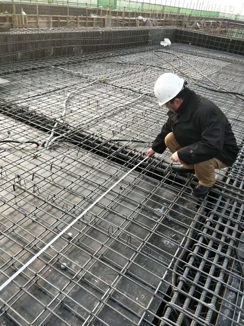 5,a区二段屋面机房顶扳钢筋绑扎验收合格