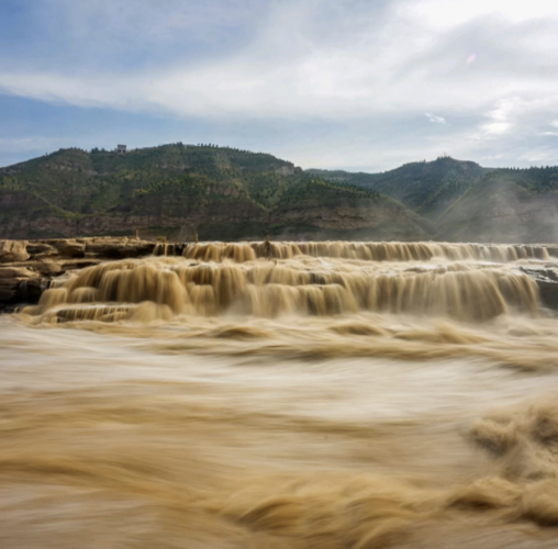 除了历史与武侠,风陵渡镇的风景也极为美丽,这里的黄河河面极为开阔