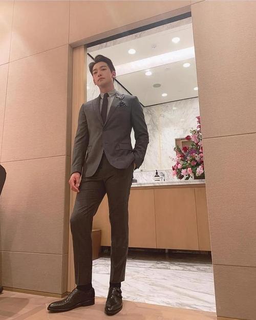 rain瘦20斤后重拾防腐剂美貌,身材好如雕塑,成最会穿